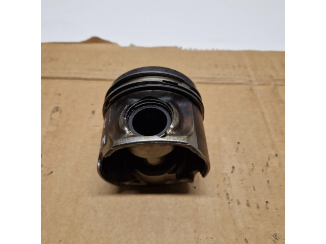 Píst 7812585 BMW 5 F10 F11 pro naftový motor 3.0 N57D30B Diesel straight 6