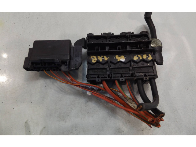 Блок предохранителей     Volkswagen Polo IV 9N3    