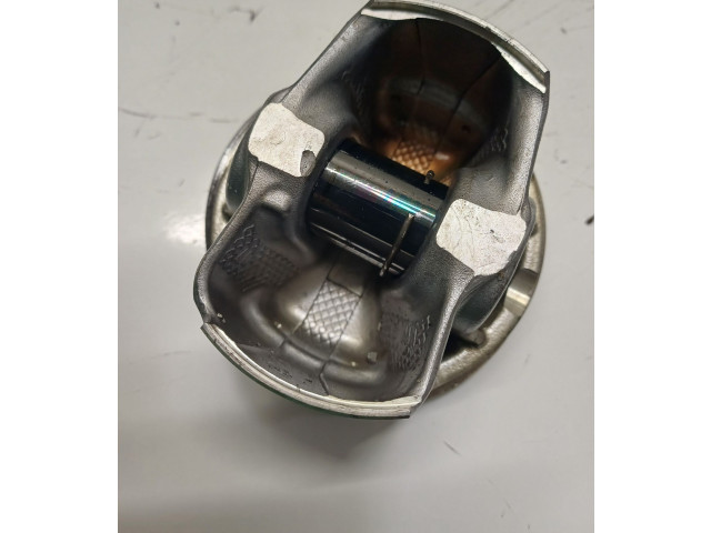  Поршень  06KAR82460  Volkswagen Golf VIII  