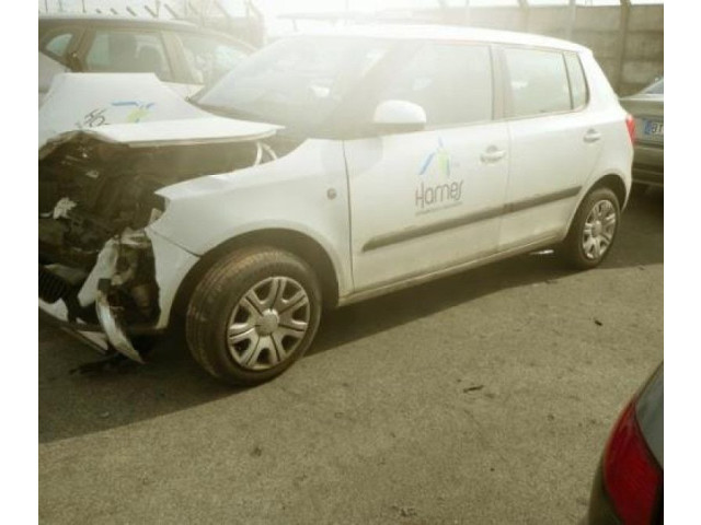 Зеркало электрическое Skoda Fabia Mk2 (5J) 2007 - 2014 года