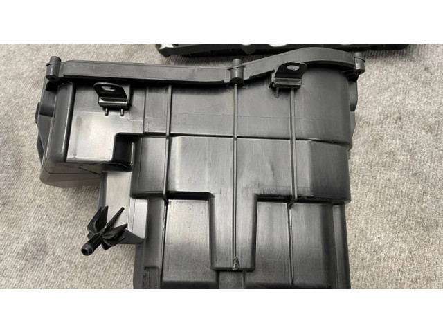 Pojistková skříňka 8509913, 586509 BMW 5 G30 G31 2019