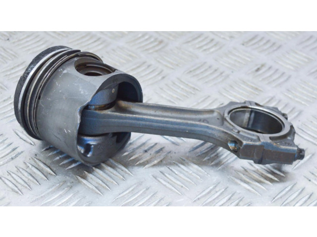 Píst BMW 5 E39 pro naftový motor 2.5 M57 D25 (256D1)