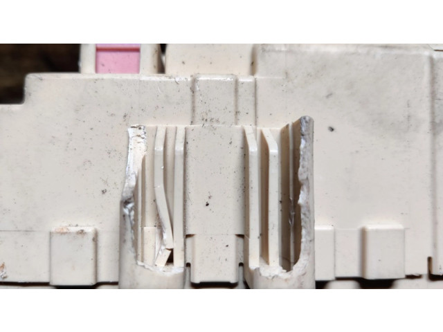 Блок предохранителей DF240V3, 082005   Toyota Solara    