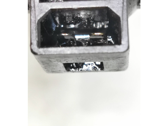 Форсунка 038130073b, 32372fr    Audi A3 S3 8P  BLS 