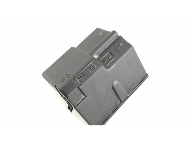 Крышка блока предохранителей 23192766, 33155804   Chevrolet Malibu    