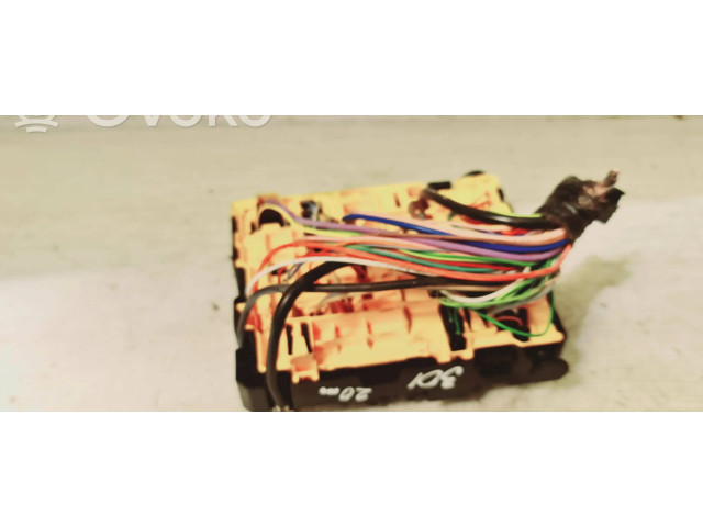 Pojistková skříňka 9804848580 Peugeot 301 2020