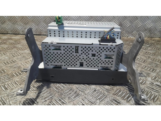 Радио/ проигрыватель CD/DVD / навигация