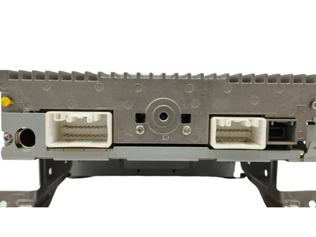 Радио/ проигрыватель CD/DVD / навигация