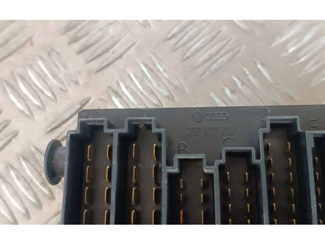 Блок предохранителей  357937039   Volkswagen Transporter - Caravelle T4    