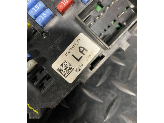Блок предохранителей  1583951703   Chevrolet Tahoe    