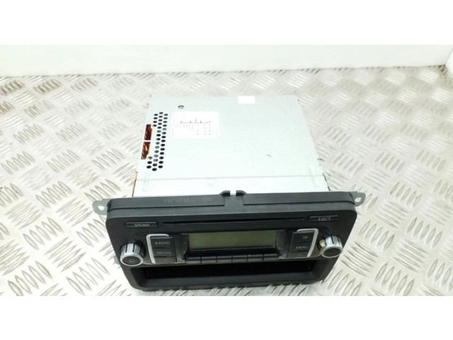 Радио/ проигрыватель CD/DVD / навигация