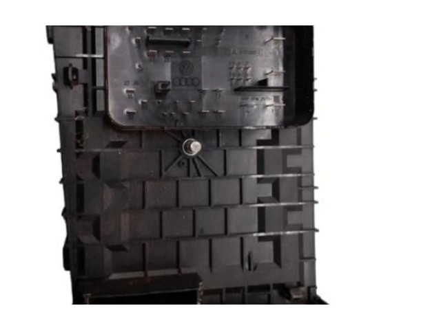 Блок предохранителей PASDEREFERENCE Audi A3 S3 8P