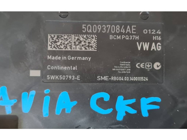 Блок комфорта 5Q0937084AE Skoda Octavia Mk3 (5E)