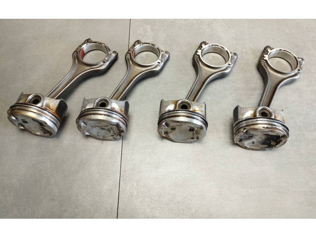 Píst 05E107065AB Skoda Octavia Mk4