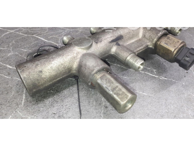 Vstřikovací lišta    Mazda 323     