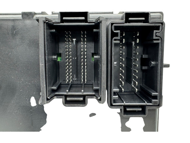 Блок предохранителей 13356923, 28282164   Opel Meriva B    