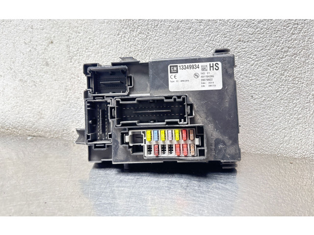 Блок предохранителей 13349934, 28270822   Opel Meriva B    