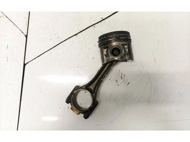 Píst Volkswagen PASSAT B5.5