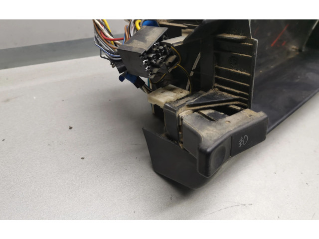 Přístrojová deska Audi 80 90 B2 1982 81117434, 88471068