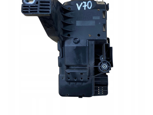 Блок предохранителей  30728132   Volvo V70    