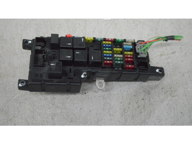 Блок предохранителей 30728008 Volvo V70