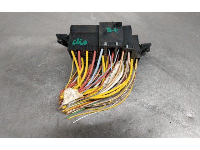 Блок предохранителей 7703297597 Renault Clio II