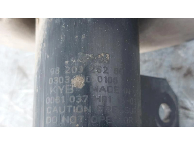 Передний амортизатор      