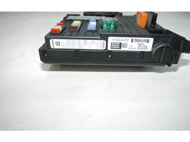 Блок предохранителей 8676391, 8676391 Volvo XC90