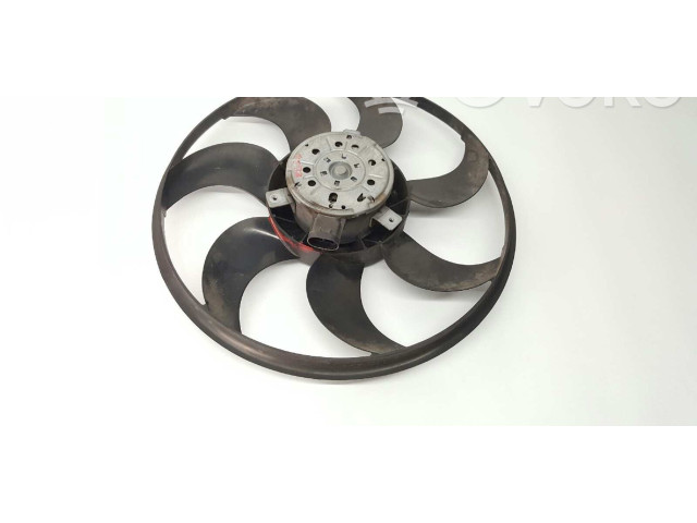 Вентилятор радиатора     8200765566, 214815057R    Dacia Sandero 
