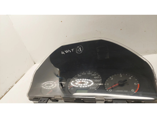 Přístrojová deska  Mazda 323 F 1999 BJ4WC  