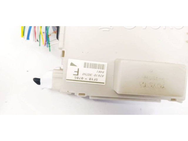 Pojistková skříňka 8267030250, 82670-30250 Lexus GS 300 350 430 450H 2005