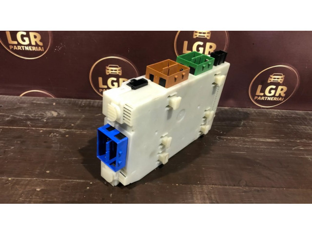 Блок предохранителей 30786132AA Volvo S80