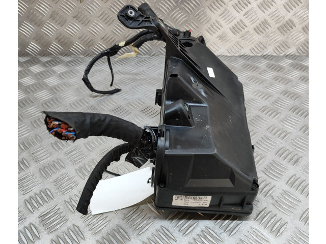 Блок предохранителей 32331868, 8891995098 Volvo XC40