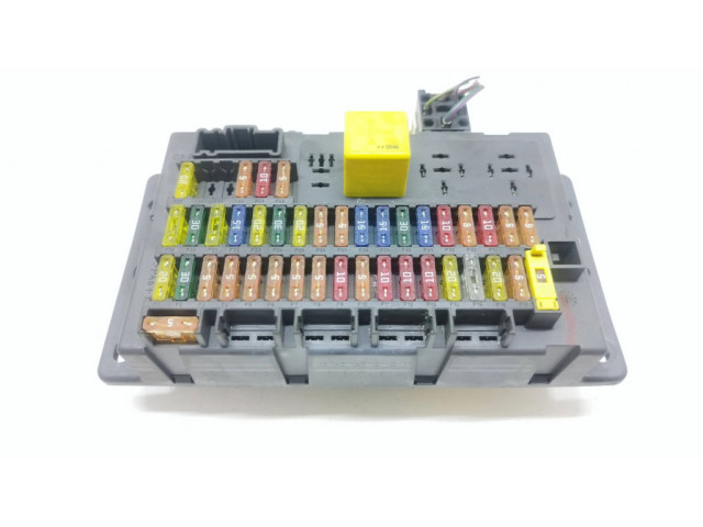 Блок предохранителей 518174602, YQE103139 Rover 75