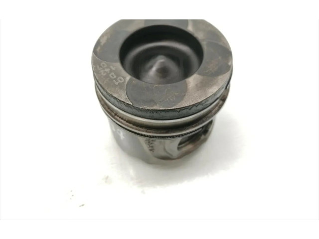 Píst    Nissan Qashqai+2     