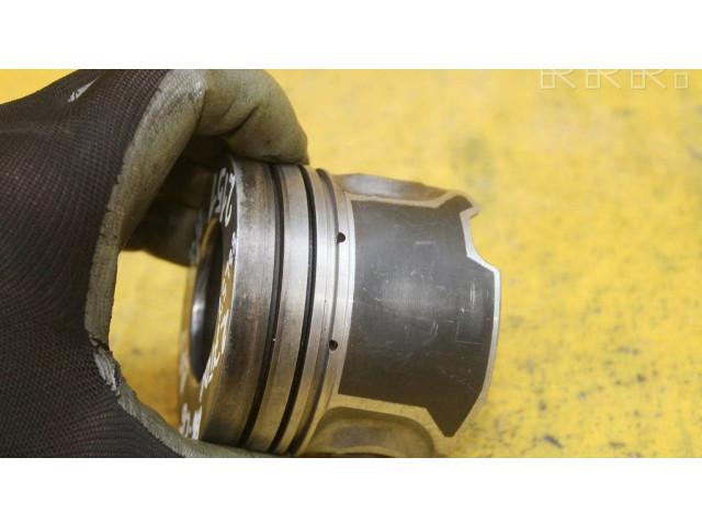 Píst 83L57 Audi A6 S6 C6 4F pro naftový motor 2.7