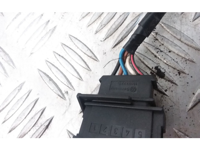 Зеркало электрическое правое Volkswagen Golf III 1992-1997 года