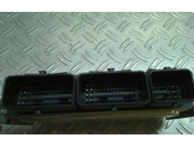 Блок управления двигателя 237105748r, 237105748R   Renault Twingo III