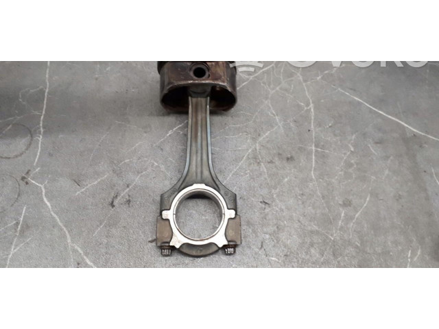 Píst Mercedes-Benz E W210