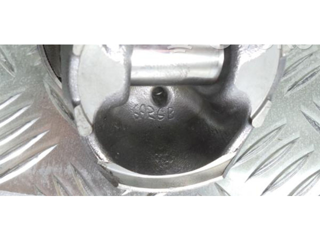 Píst 0687776302, 6A26B Opel Astra K B 16 DTE