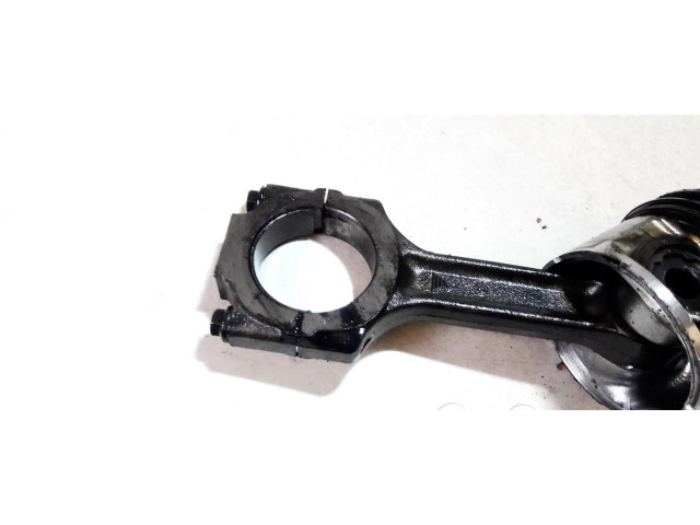 Píst Alfa Romeo 156 pro naftový motor 1.9