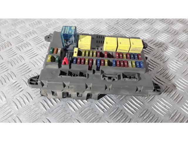 Блок предохранителей 52010565B, 737910 Land Rover Freelander