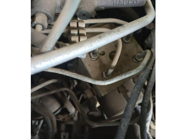 Jednotka ABS Nissan Maxima 2000