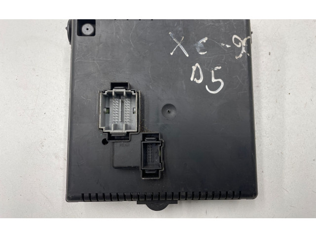 Блок предохранителей 8676391, 12217799 Volvo XC90