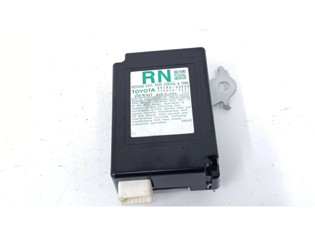 Блок управления 897A052030, 2584000041   Toyota Prius c