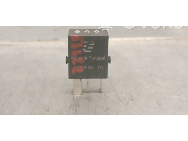 Pojistková skříňka 4H0951253C Volkswagen Caddy 2017