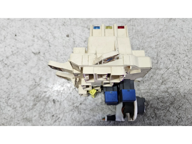   Pojistková skříňka 0689002050   Lexus ES 250 - 300 - 330 1993