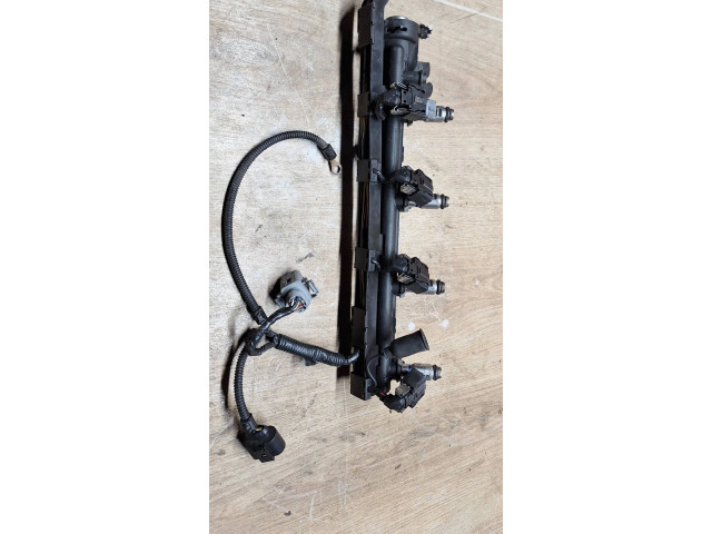 Топливная рампа 032133319 Volkswagen Golf III