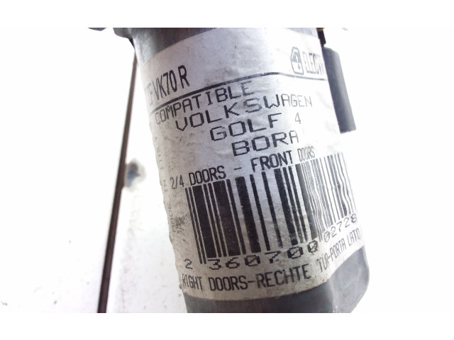 Подушка безопасности водителя ZFVK70R Volkswagen Bora