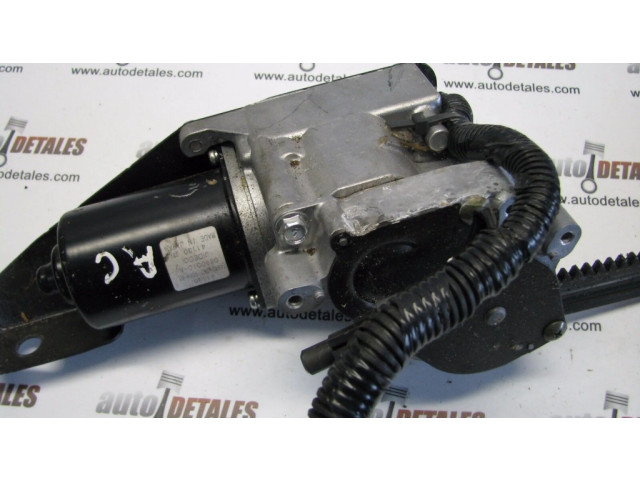 Притягиватель задней крышки